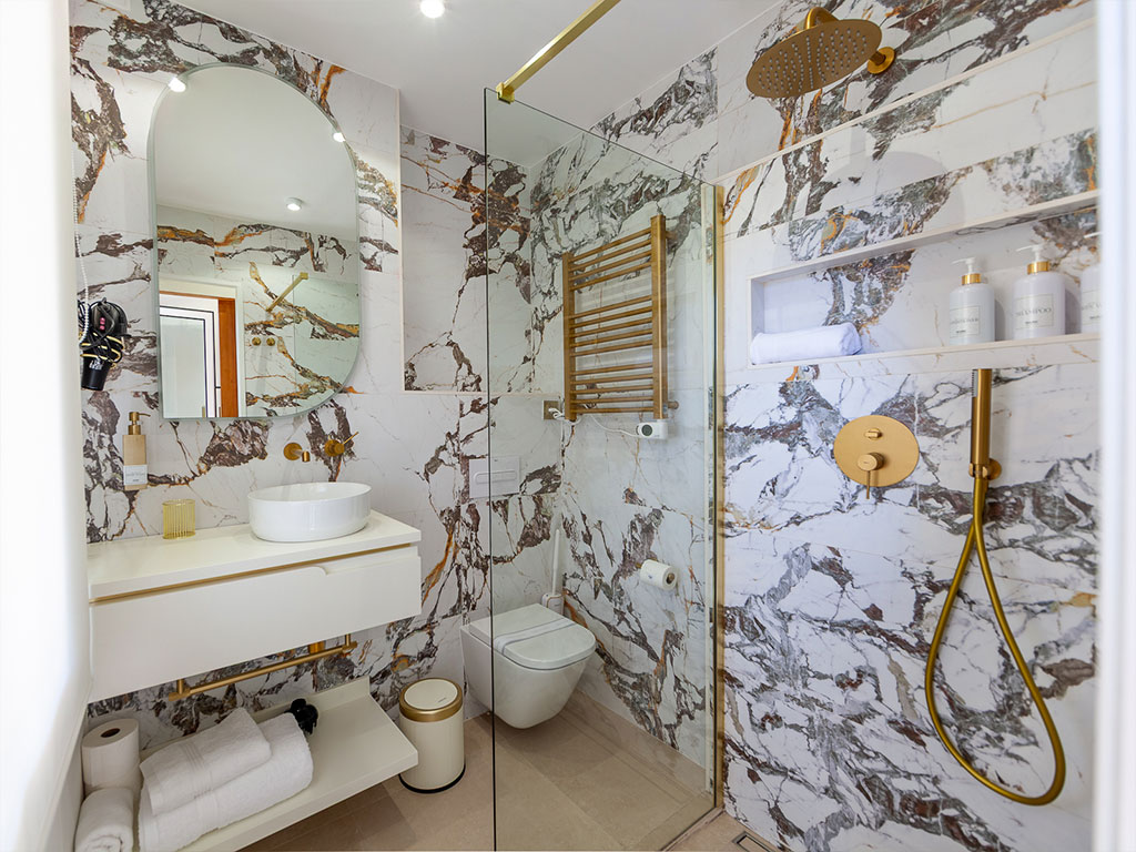 baño del apartamento de 2 dormitorios